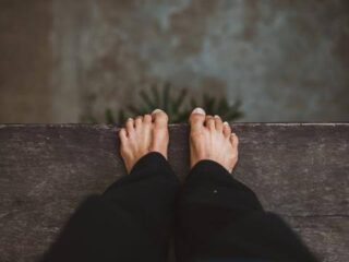 Putus Cinta, Pria Ini Nekat Bunuh Diri Lompat dari Atap Rumah 