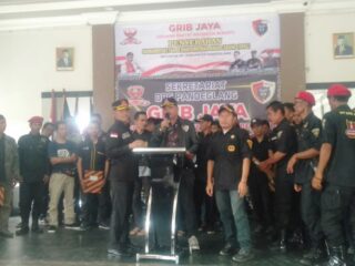 Serahkan SK, DPC Grib Jaya: Anggota Harus Bermanfaat bagi Masyarakat 