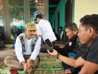 Ketua KPUD Lebak, Ni'matullah sat diwawancarai Wartawan. (Fhoto EP Yudha/chanelbanten.com)