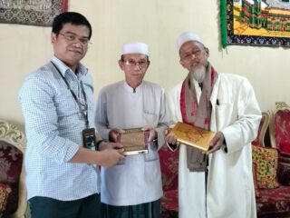 Hari Buku Nasional, PNM Serang Serahkan Wakaf Al Quran Pada MUI Baros Serang