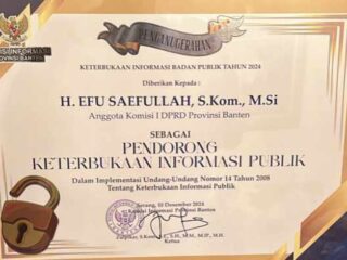 Efu Saefullah Dianugerahi Penghargaan Pendorong Keterbukaan Informasi Publik
