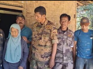 Dibantu Grib Jaya, Emak Munarsih Akhirnya Rasakan Lampu Listrik