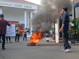 Gempar Demo Kejari dan Inspektorat: Desak Usut Dugaan Korupsi Dana UPK